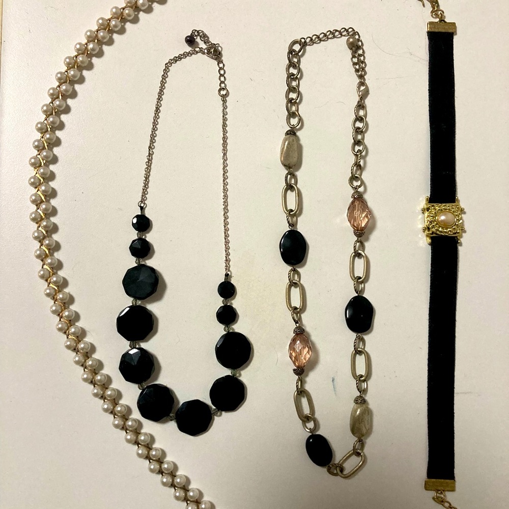 Necklaces and choker